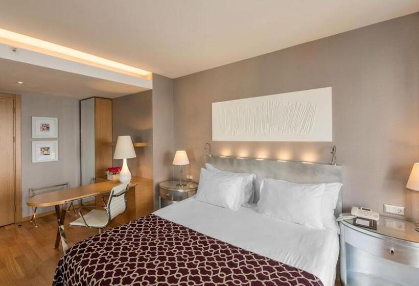اتاق لوکس با چشم‌انداز دریا, Akra Antalya