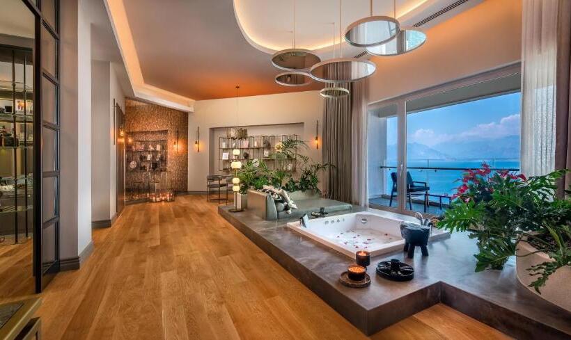 سوییت, Akra Antalya