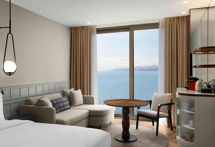 اتاق لوکس با چشم‌انداز دریا, Akra Antalya