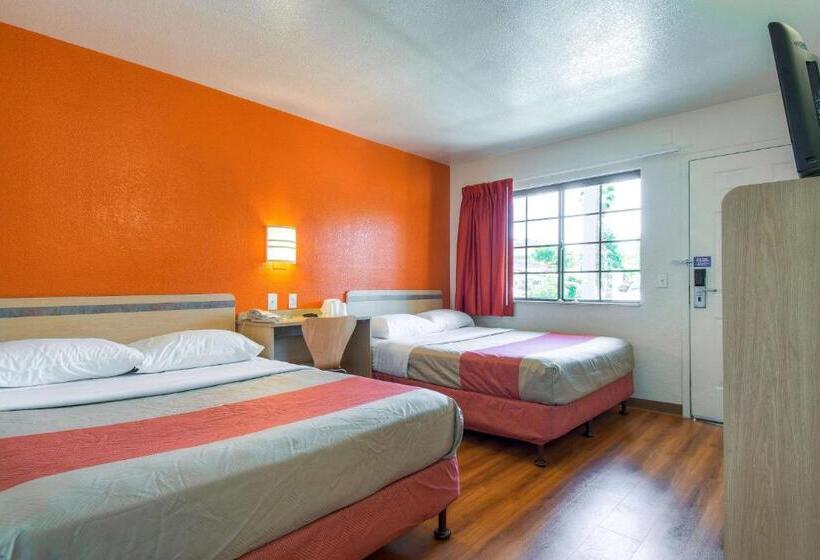 장애인을 위한 스탠다드 룸, Motel 6pomona, Ca  Los Angeles