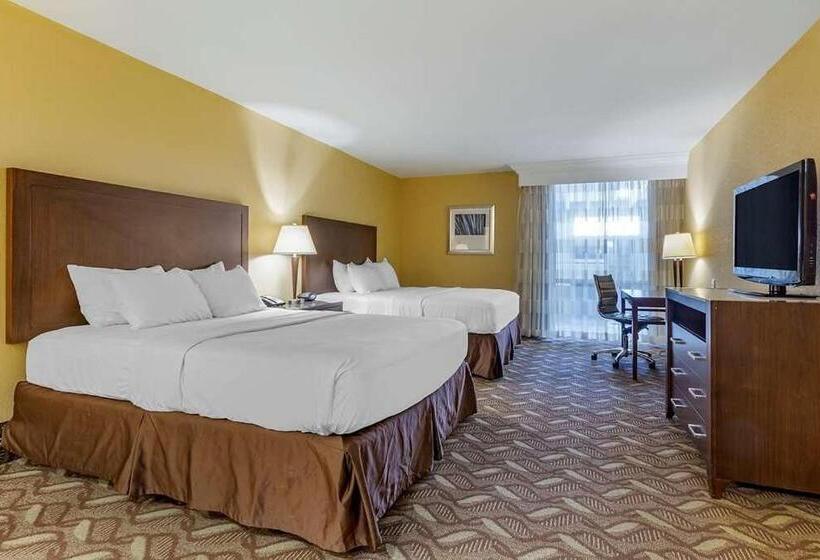 Номер Стандарт Адаптированный для Инвалидов, Clarion Inn & Suites