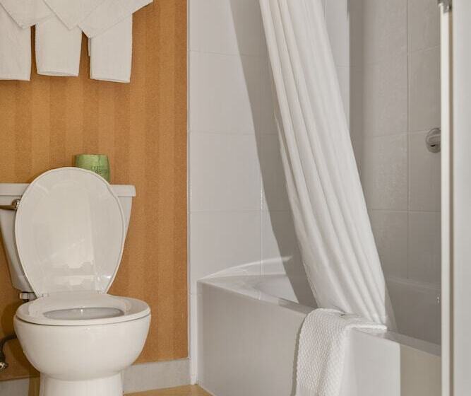 اتاق استاندارد برای معلولان, Quality Inn Bangor Airport