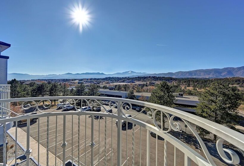 سوییت, Embassy Suites By Hilton Colorado Springs