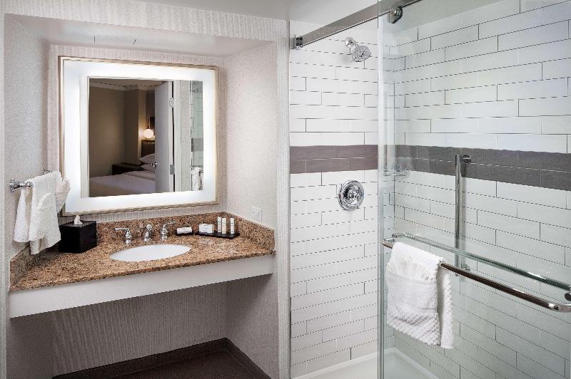 Люкс Кровать Кинг, Embassy Suites By Hilton Tysons Corner