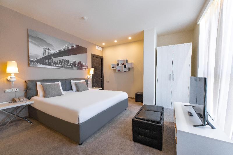 اتاق استاندارد با تخت بزرگ برای معلولان, Holiday Inn Hotel & Suites Des Moines Northwest, An Ihg