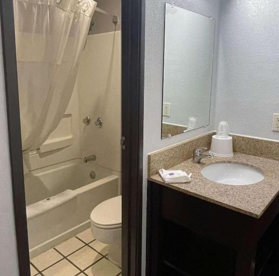 장애인을 위한 스탠다드 룸, Motel 6green Bay, Wi  Lambeau