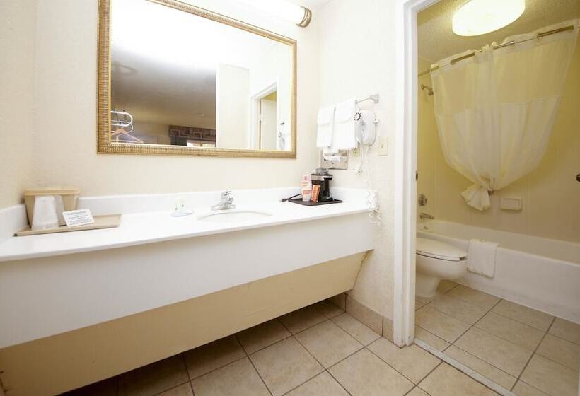 ２ダブルベッドのスタンダードルーム, Quality Inn Orange Park Jacksonville
