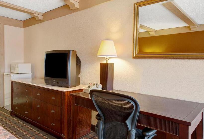 Номер Стандарт 2 Двуспальные Кровати, Knights Inn Greensburg