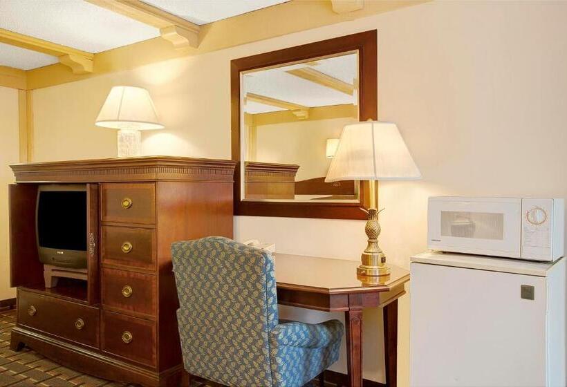 Номер Deluxe Кровать Кинг, Knights Inn Greensburg
