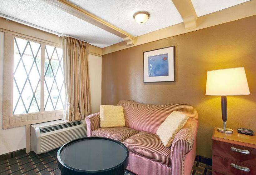 Студио Стандарт Кровать Кинг, Knights Inn Greensburg