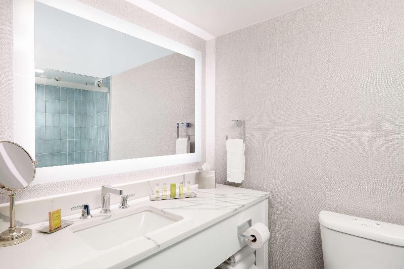 스위트 킹사이즈 침대, Hilton Los Angeles Culver City