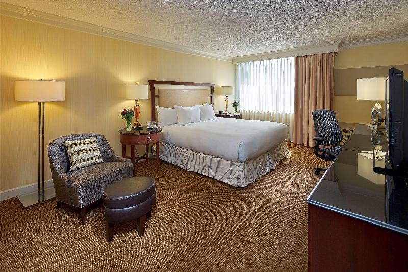 اتاق استاندارد با تخت بزرگ, Hilton Raleigh North Hills