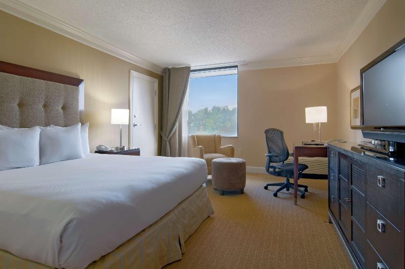 اتاق اجرایی با تخت بزرگ, Hilton Raleigh North Hills