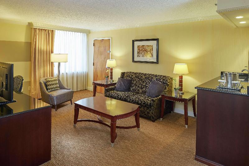 سوئیت جونیور با تخت بزرگ, Hilton Raleigh North Hills