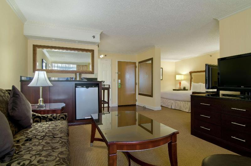 سوئیت جونیور با تخت بزرگ, Hilton Raleigh North Hills