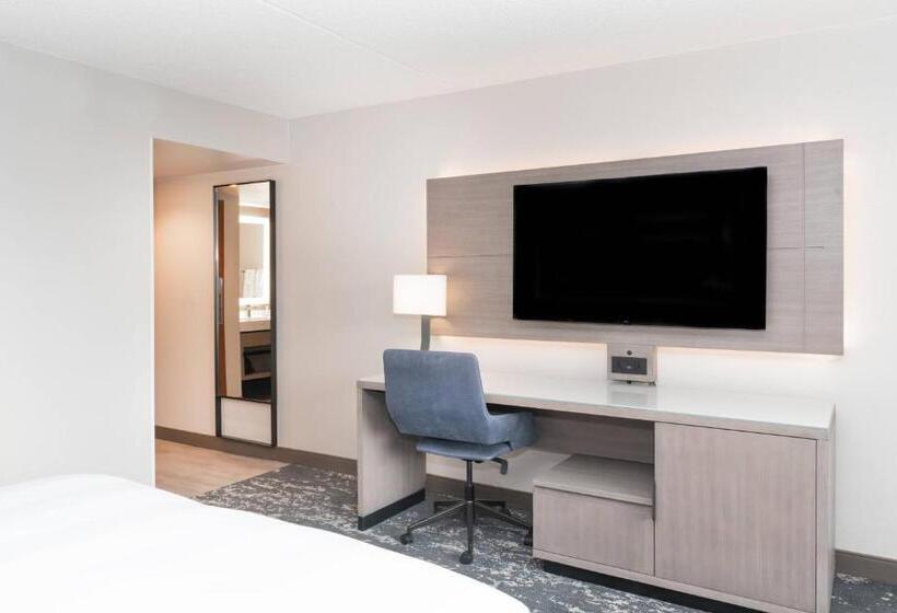 اتاق استاندارد با تخت بزرگ برای معلولان, Pittsburgh Airport Marriott