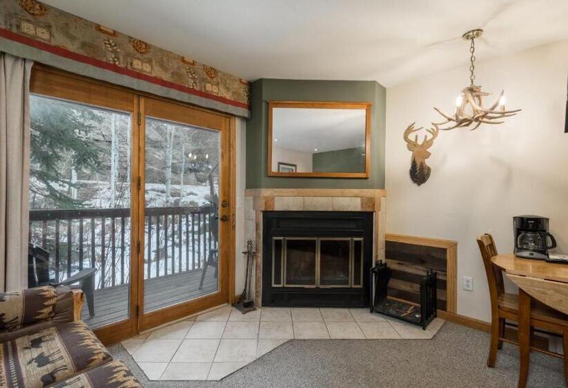 Номер Стандарт с Балконом, Ponderosa Lodge