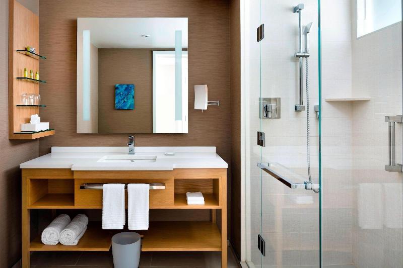 장애인을 위한 퀸사이즈 스탠다드 룸, Radisson Hotel La Crosse