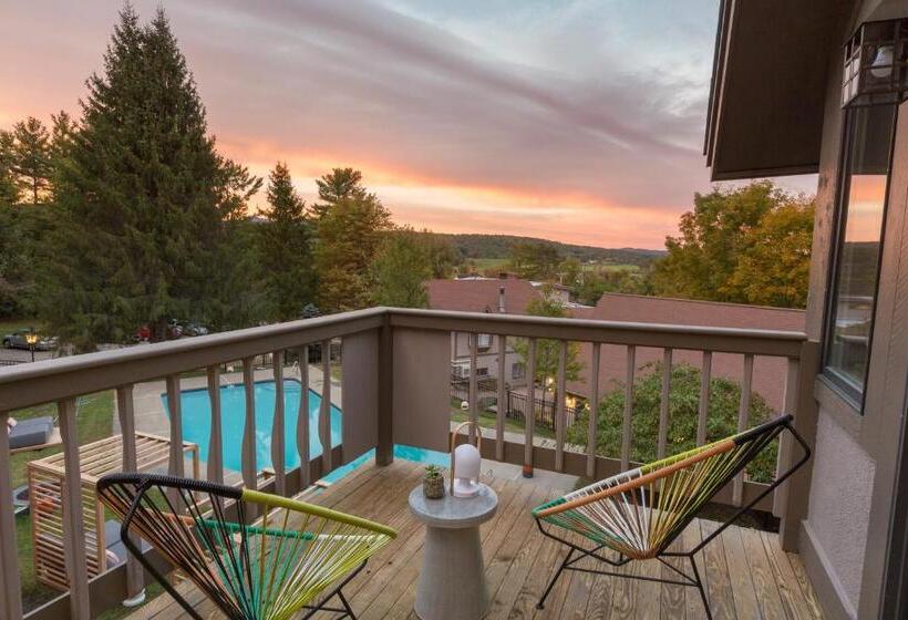 Deluxe Suite King Bed, Field Guide Lodge