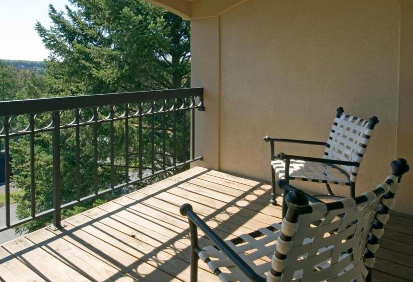 Номер Клуб, Toftrees Golf Resort