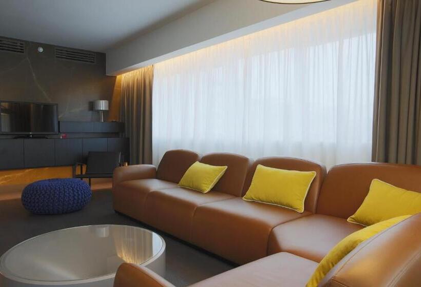سوئیت پرزیدنت, Crowne Plaza Belgrade, An Ihg