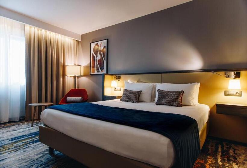 اتاق استاندارد با تخت بزرگ, Crowne Plaza Belgrade, An Ihg