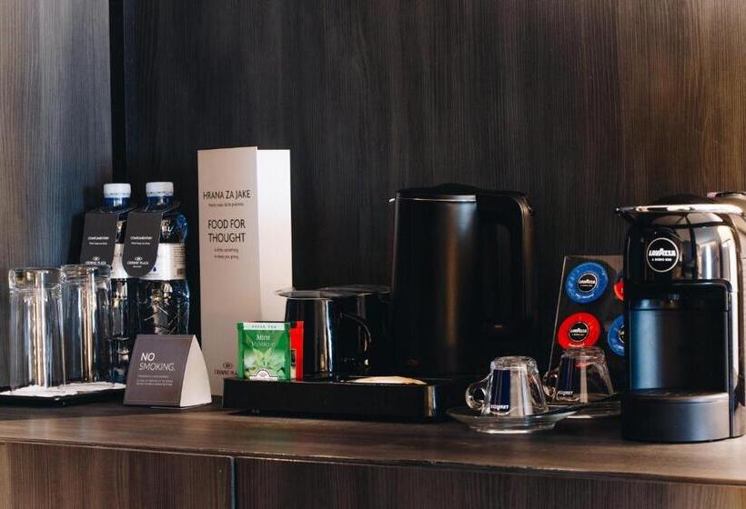 اتاق استاندارد با تخت بزرگ, Crowne Plaza Belgrade, An Ihg