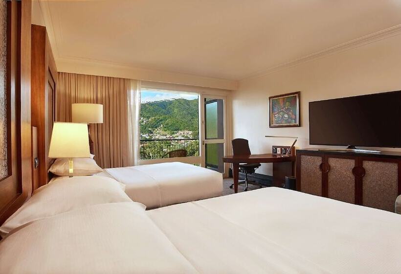 Номер Deluxe, Hilton Trinidad & Conference Centre