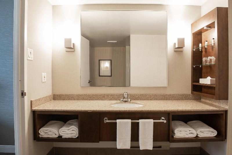 Стандартный Номер Кровать Кинг, Delta Hotels By Marriott Saguenay Conference Centre