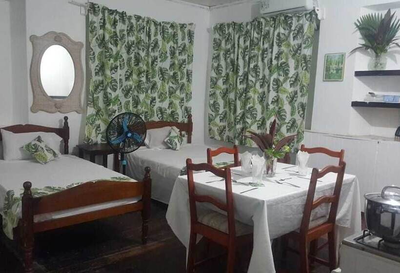 اتاق استاندارد چهار تخته, The Clifton