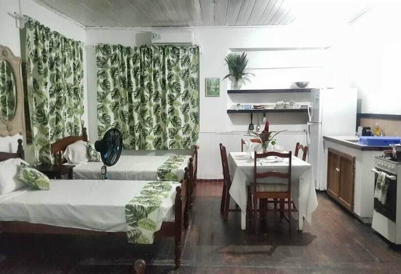 اتاق استاندارد چهار تخته, The Clifton