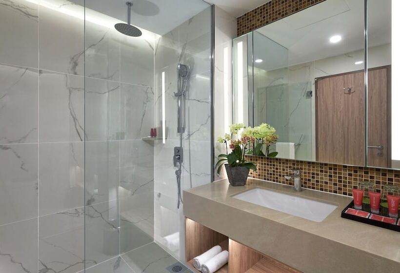 اتاق لوکس با تخت بزرگ, Swiss Garden Hotel Bukit Bintang Kuala Lumpur