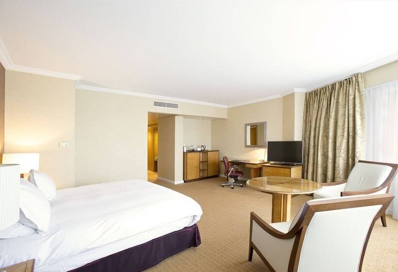 اتاق خانوادگی, Hilton Paris Charles De Gaulle Airport