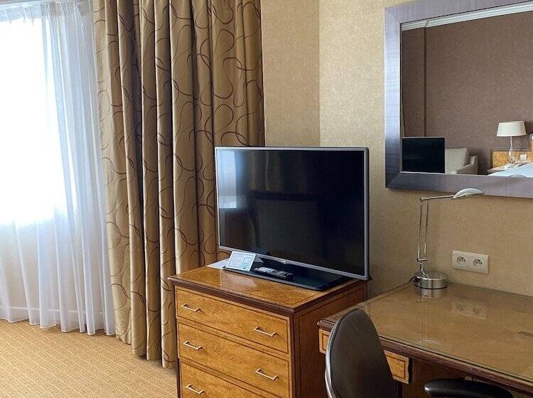 اتاق خانوادگی, Hilton Paris Charles De Gaulle Airport