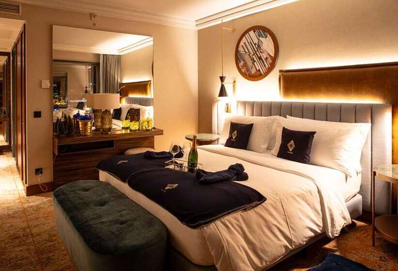 اتاق اجرایی با تخت بزرگ, Hilton Paris Charles De Gaulle Airport