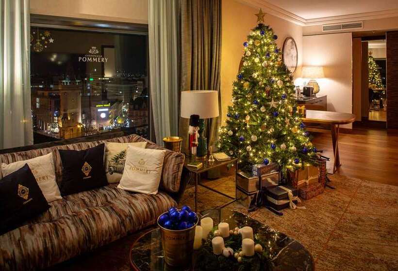 اتاق اجرایی با تخت بزرگ, Hilton Paris Charles De Gaulle Airport