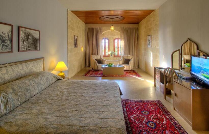 اتاق اجرایی, Mir Amin Palace