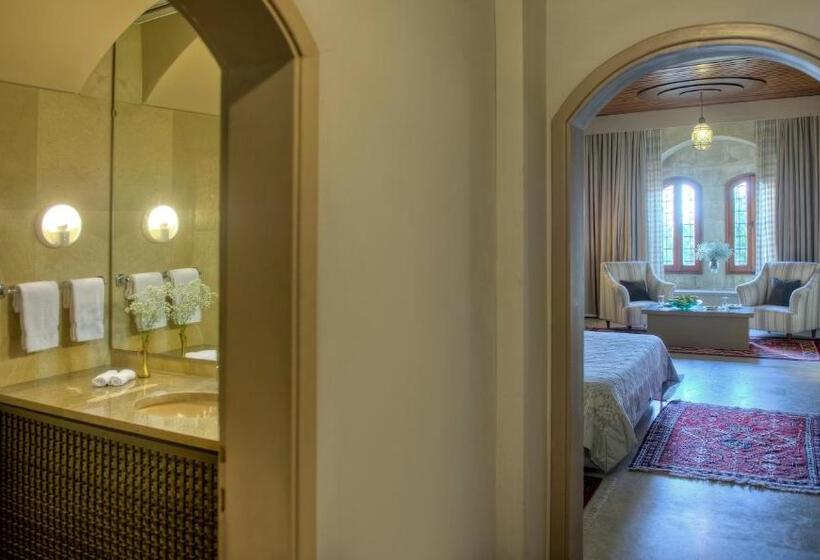 اتاق اجرایی, Mir Amin Palace