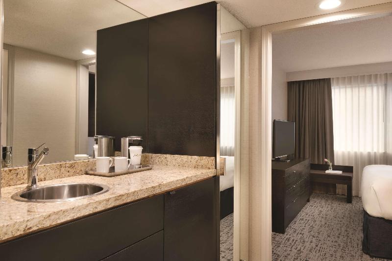 سوئیت با تخت بزرگ, Radisson Hotel Vancouver Airport