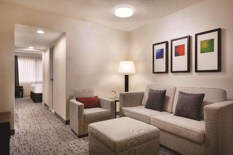 سوئیت با تخت بزرگ, Radisson Hotel Vancouver Airport