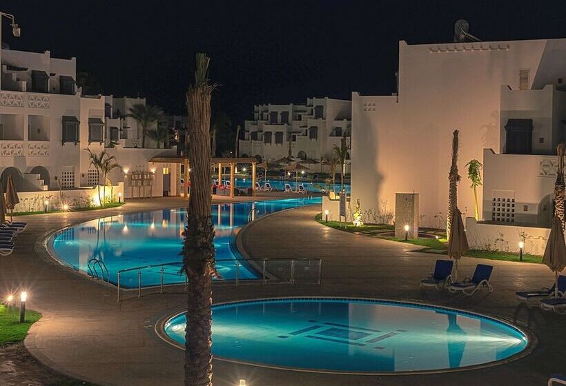 اتاق استاندارد با چشم‌انداز استخر, Mercure Hurghada
