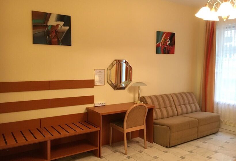 패밀리 룸, Continental Hotel Pension
