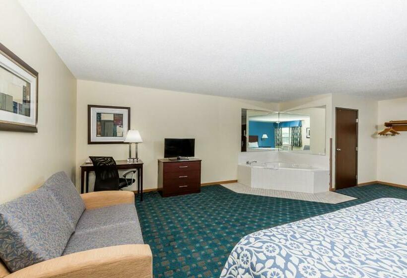 Deluxe Suite King Bed, Days Inn By Wyndham Sioux City