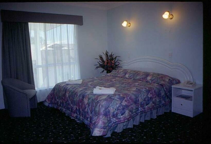 이그제큐티브 스위트, Runaway Bay Motor Inn