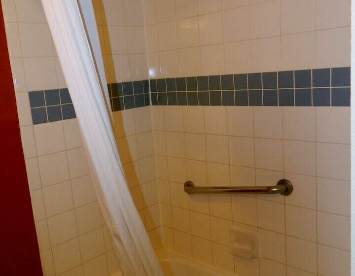 Люкс, Quality Inn & Suites Farmington