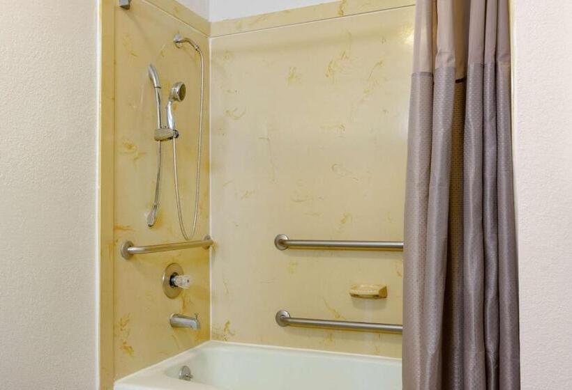 身障者適用キングサイズベッドルーム, Motel 6 Alexandria, La  South