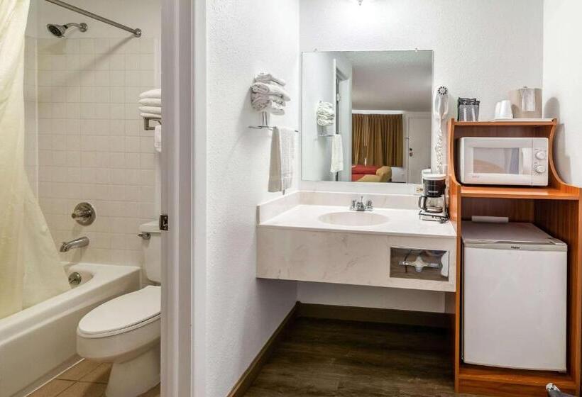 اتاق استاندارد با 2 تخت دوبل, Econo Lodge