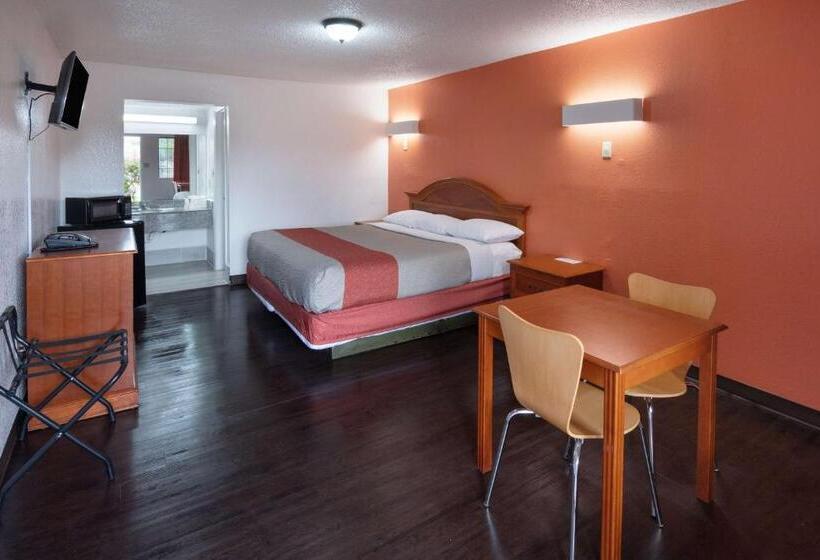 스탠다드 룸 킹사이즈 침대, Motel 6montgomery, Al  Coliseum