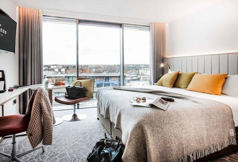 Club Room King Bed, The Address Connolly
