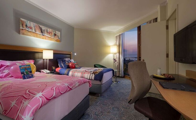 اتاق خانوادگی تودرتو, Mersin Hiltonsa